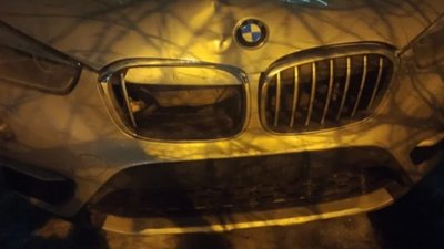 У Львові водій автомобіля Tesla вʼїхав у будинок