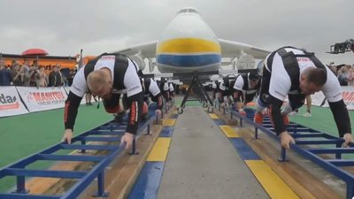 Українські богатирі встановили світовий рекорд з перетягування "Мрії" (ВІДЕО)