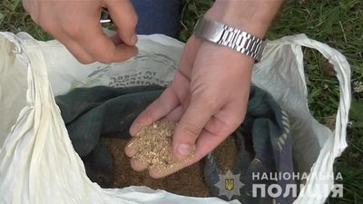 У Яворівському районі вилучили майже два кілограми макової соломки (ФОТО)