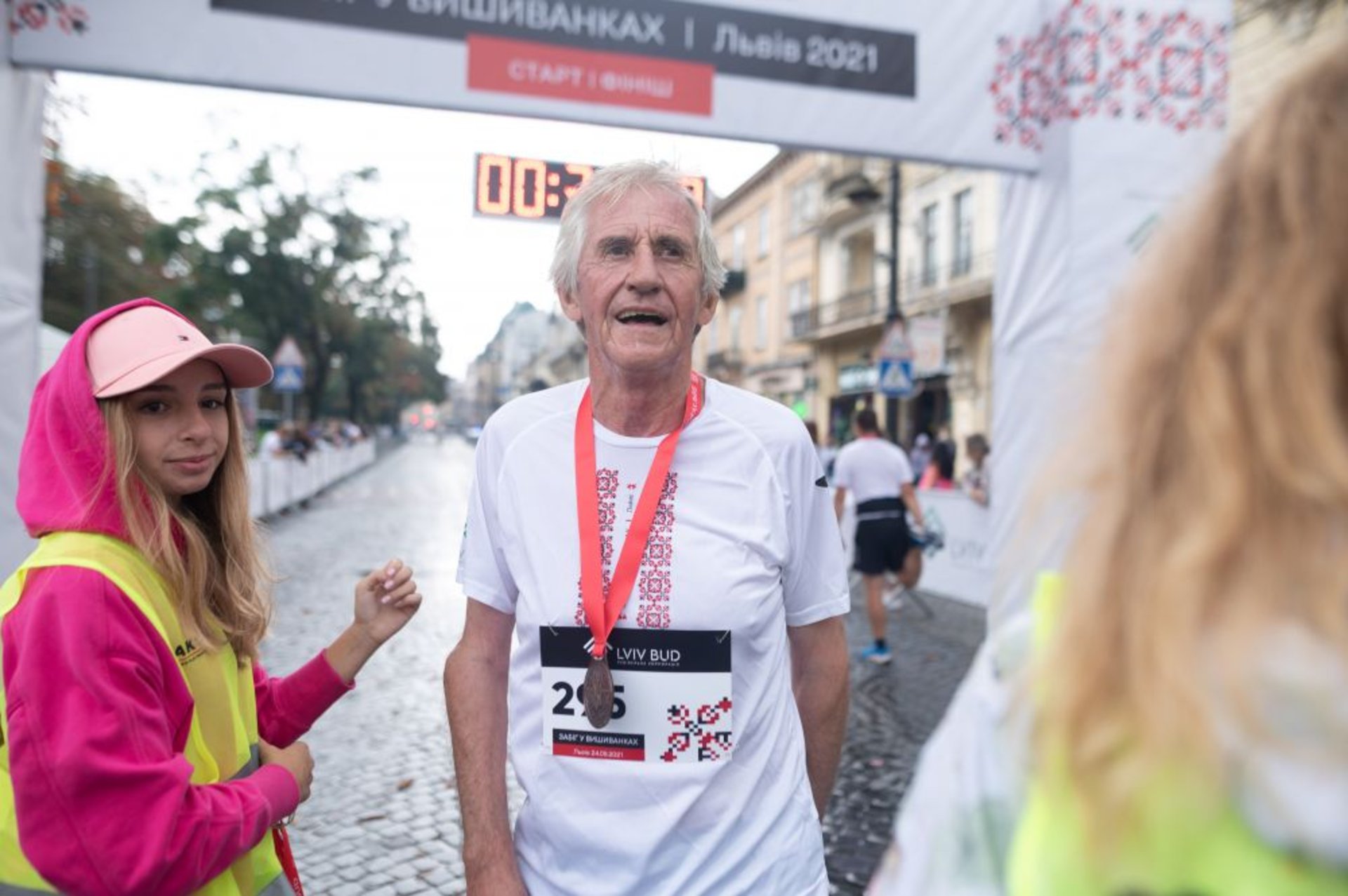 У центрі Львова провели забіг у вишиванках, фото ЛМР
