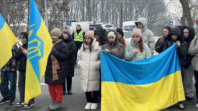 На Львівщині громади спільно розгорнули державний прапор