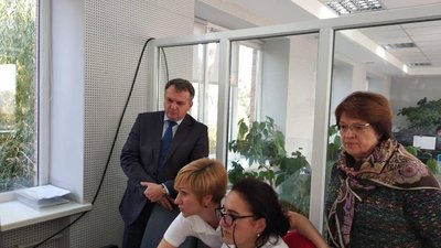 Львівський губернатор подивився, як приймають виклики від громадян (ФОТО)