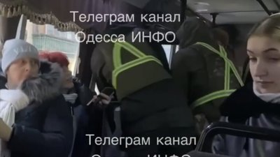 В Одесі ТЦК витягує чоловіків прямо із маршрутки (ВІДЕО)