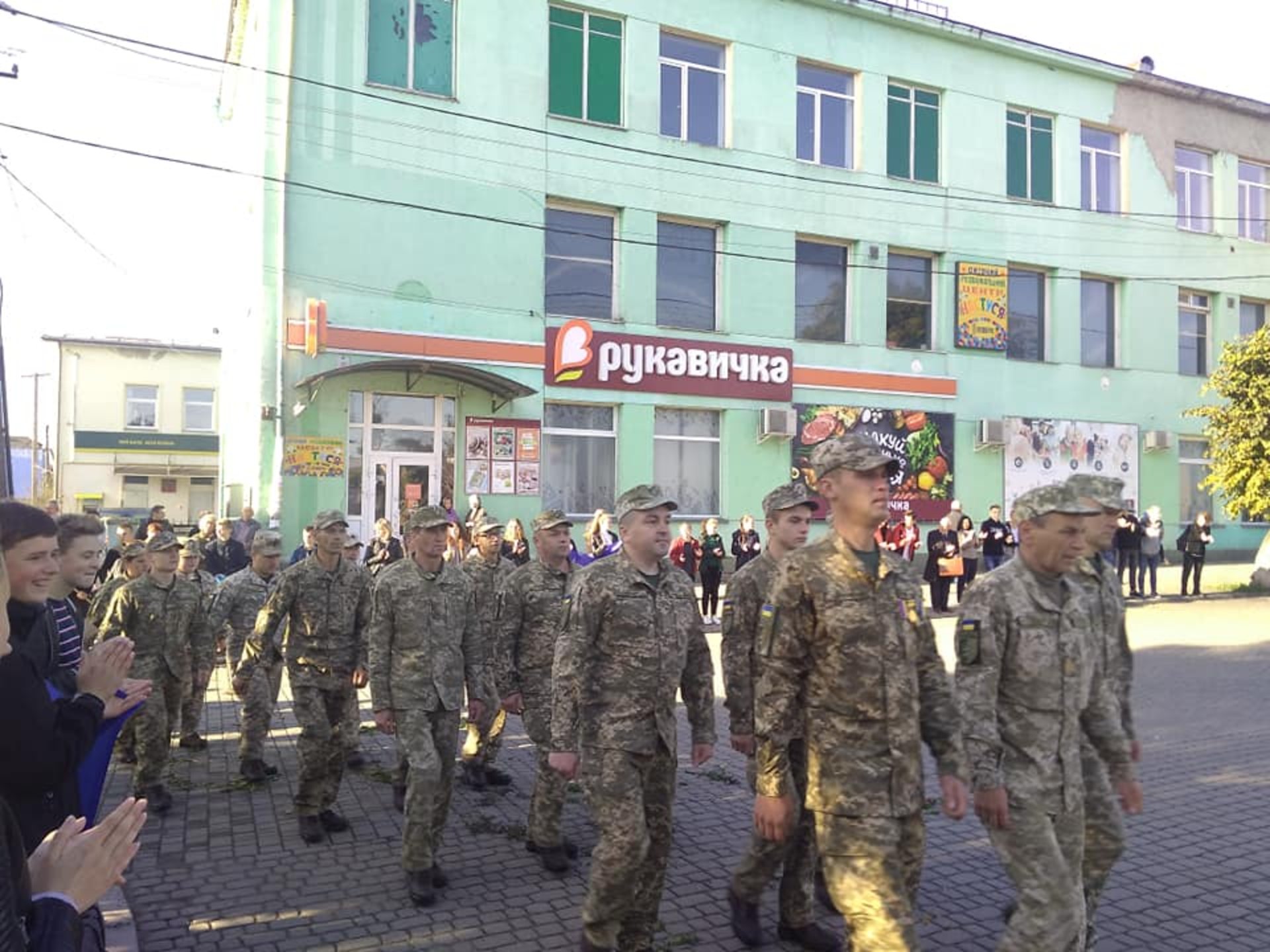 Львівщина зустрічає військових, які повернулись із зони ведення бойових дій. Фото Юля Субота, 4studio