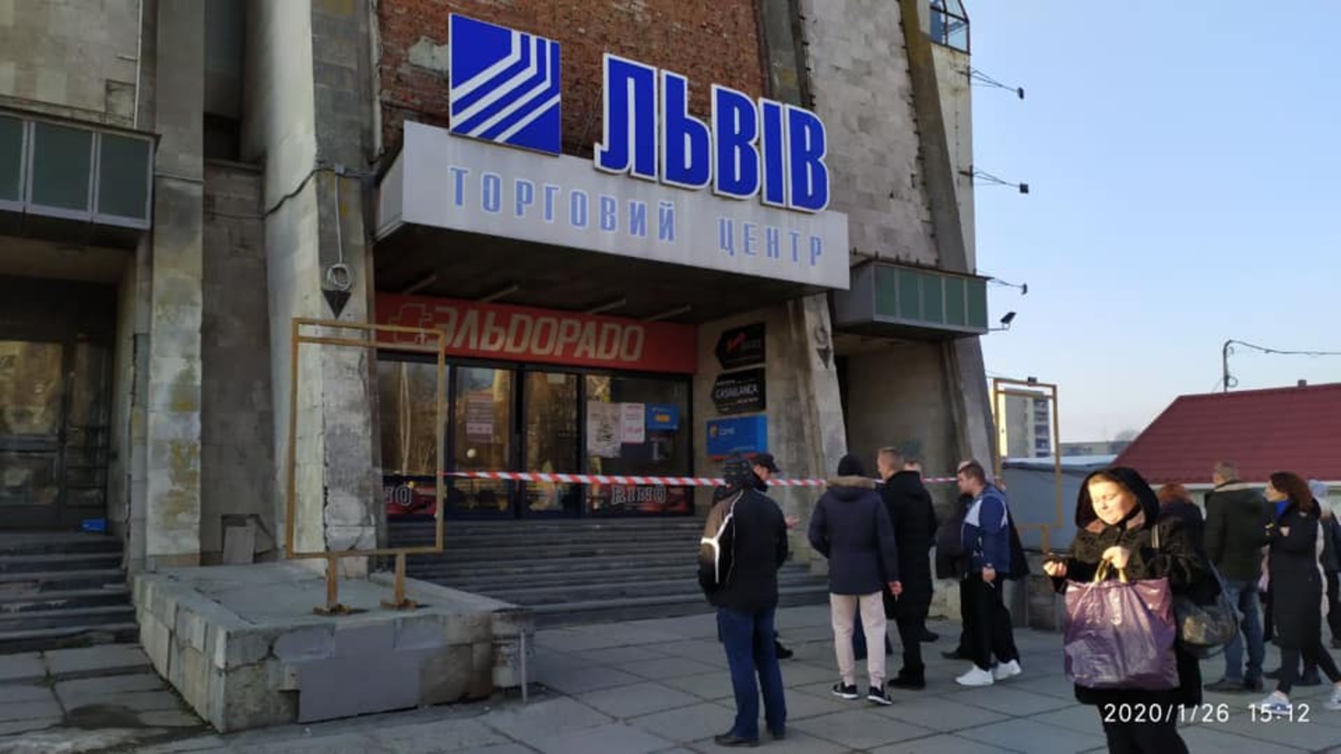 У Львові замінували новий ЦУМ. Фото Варта-1