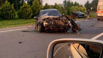 Біля Львова не розминулись автомобілі (ФОТО)