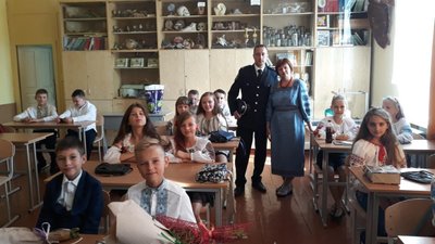 У школах Львівщини відбувся урок з поліцейським