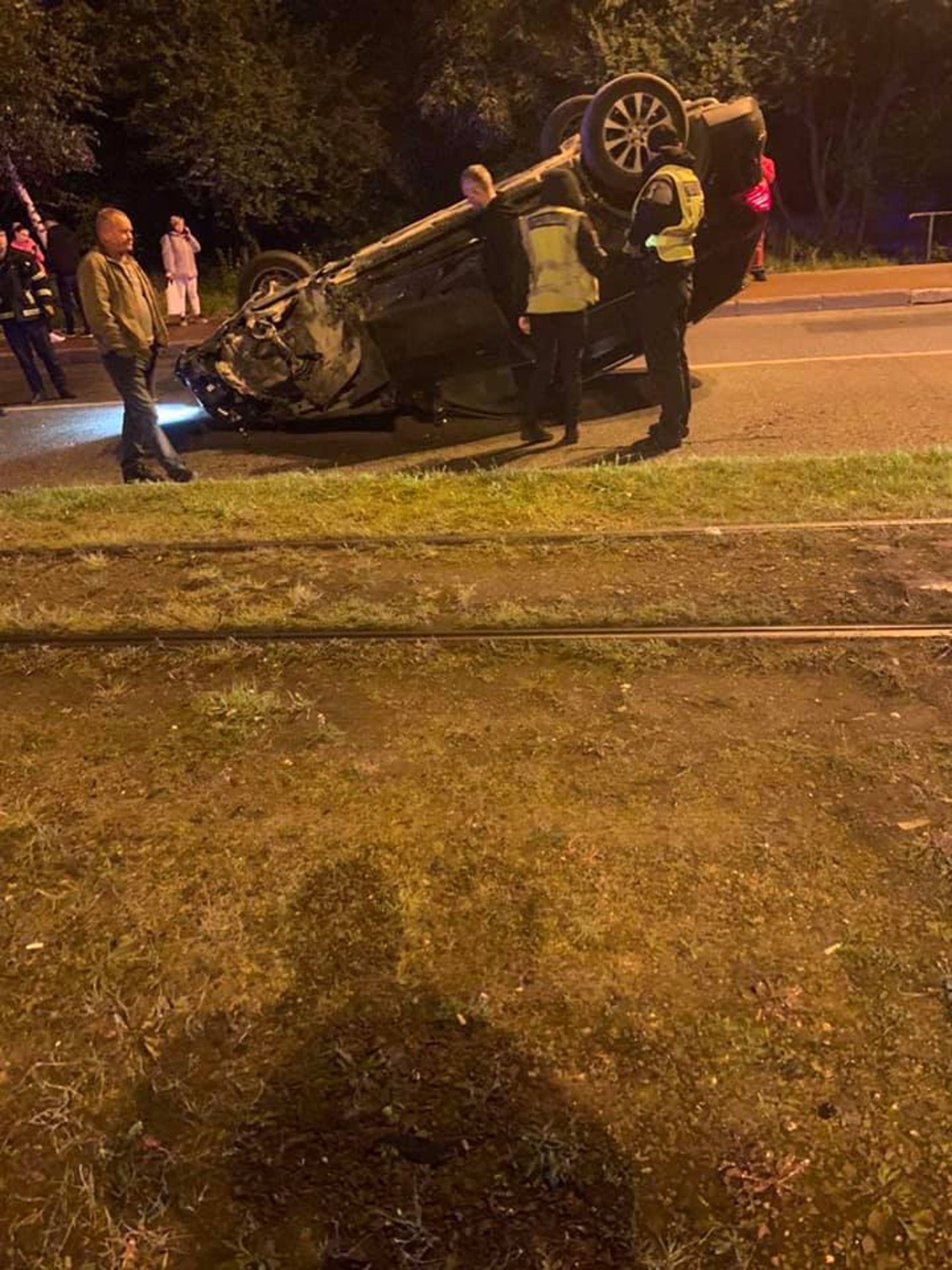 На Княгині Ольги перекинувся автомобіль, фото Варта-1
