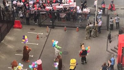 Вони знайшли одне одного: прихильники Шарія пікетували "1+1"