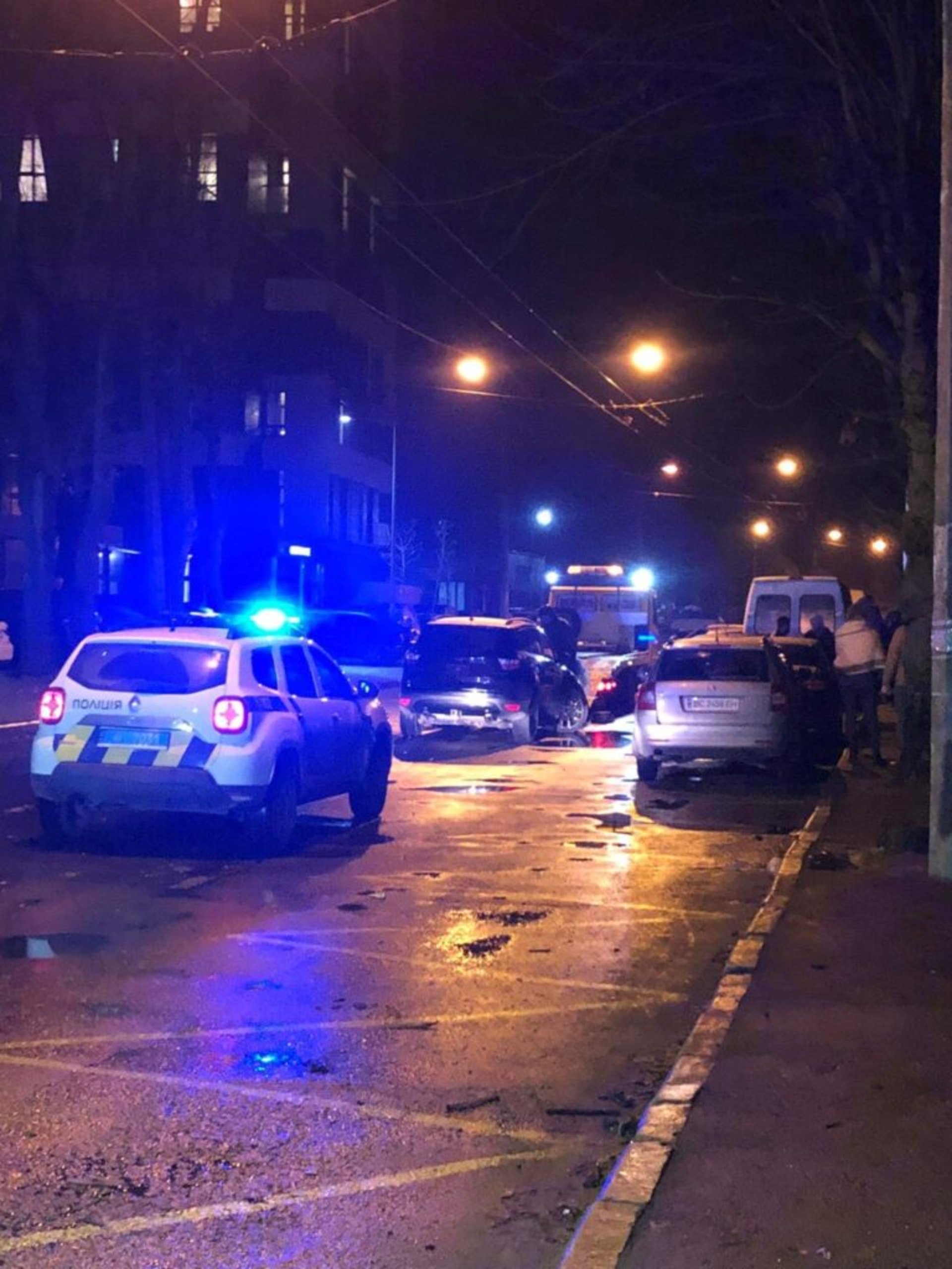 У Львові на Любінській не розминулись автомобілі, фото Andrew Eastwood
