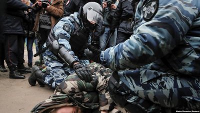 У Москві на "Русском марше" затримали 70 людей. Ходу скасовано