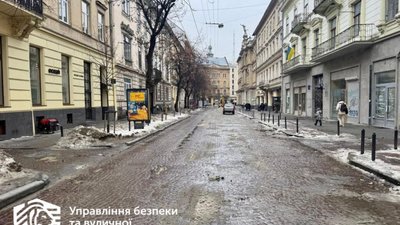 У Львові одну вулицю почистили від снігу