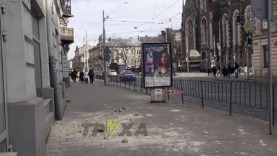 У Львові обвалився фасад Садового