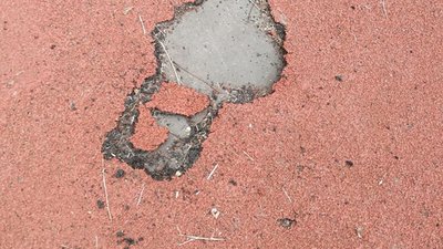 На Виговського діти підпалювали петарди на майданчику (ВІДЕО)