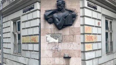 У Львові вандали збили з фасаду і знищили меморіальну дошку Івану Франку