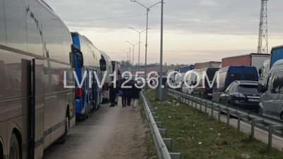 На кордоні з Польщею виникли шалені черги (ФОТО)