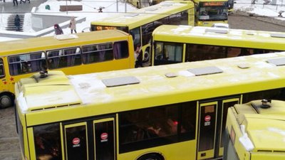 У Львові громадський транспорт курсує у режимі вихідного дня