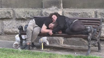 У центрі Львова відпочивала закохана пара
