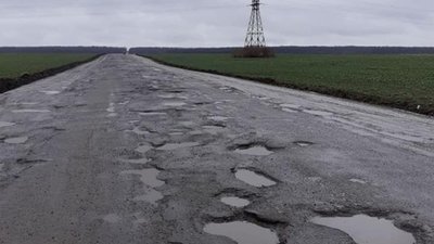 На Львівщині патрульна поліція нарешті побачила ями (ФОТОРЕПОРТАЖ)