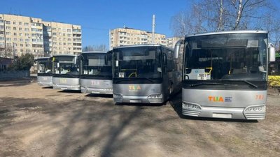 Львів отримав вісім 12-метрових автобусів з Італії