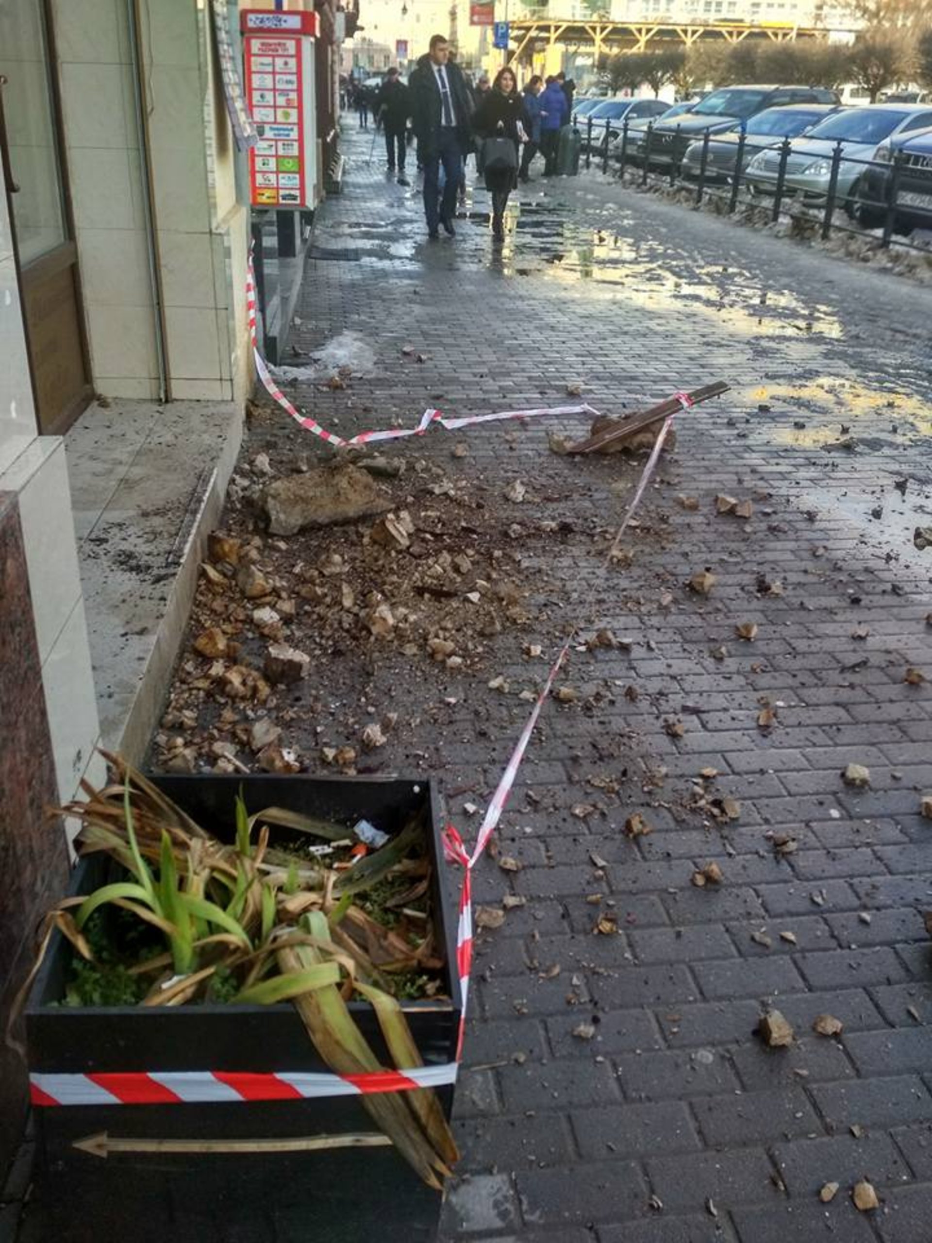 У центрі Львова обвалився балкон, є постраждалі