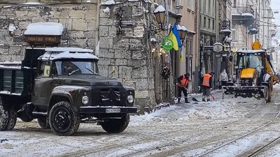 На Львівщині зупинився рух вантажівок