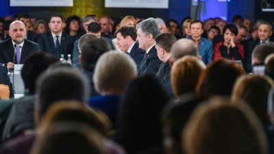 Децентралізація є потужною мотивацією розвитку громад – Порошенко