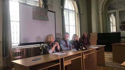 У Львові від правоохоронців вимагають перевірити факти розкрадання бруківки (ВІДЕО)
