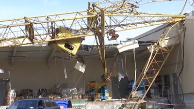 Назвали попередню причину падіння крану на супермаркет у Львові