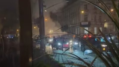У центрі Львова горить автомобіль