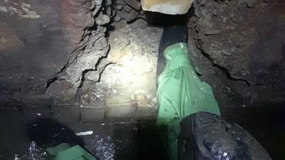 У Львові показали жахливий стан колектора на Залізничній