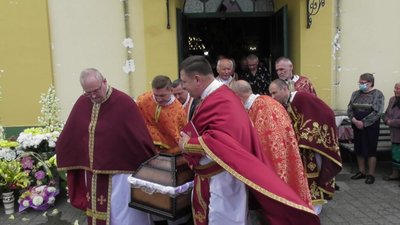 У Дубровиці відспівали багаторічного настоятеля церкви Святої Покрови отця Миколая (ФОТО)