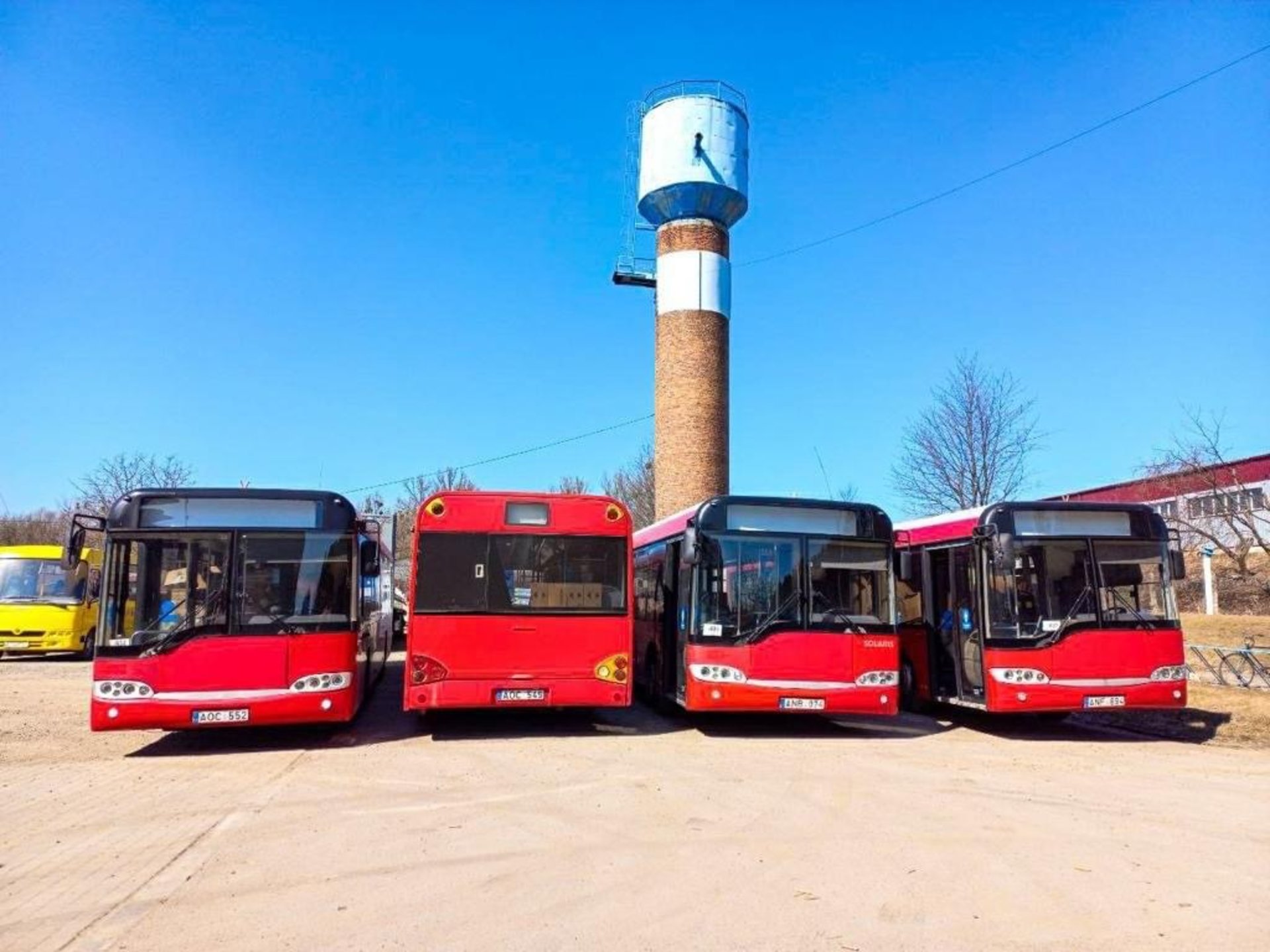 Вільнюс передав Новому Роздолу чотири пасажирські автобуси, фото облради