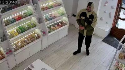 У Львові троє хлопців викрали гроші з каси магазину (ФОТО, ВІДЕО)