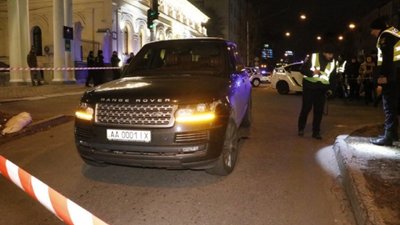 У центрі Києва обстріляли авто, загинула дитина