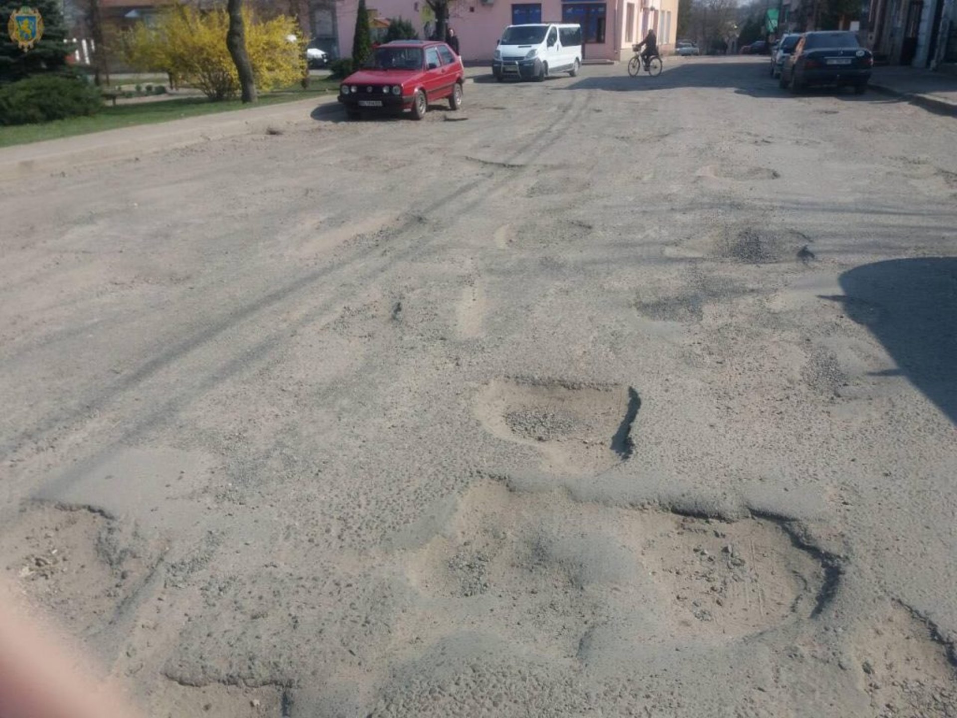 На Львівщині тривають ремонтні роботи на автомобільних дорогах загального користування