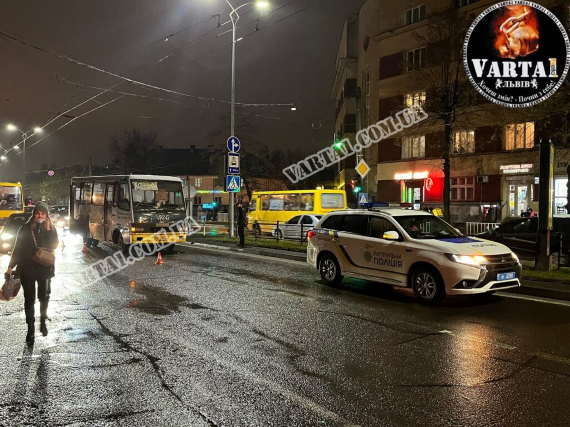 У Львові маршрутка збила людину