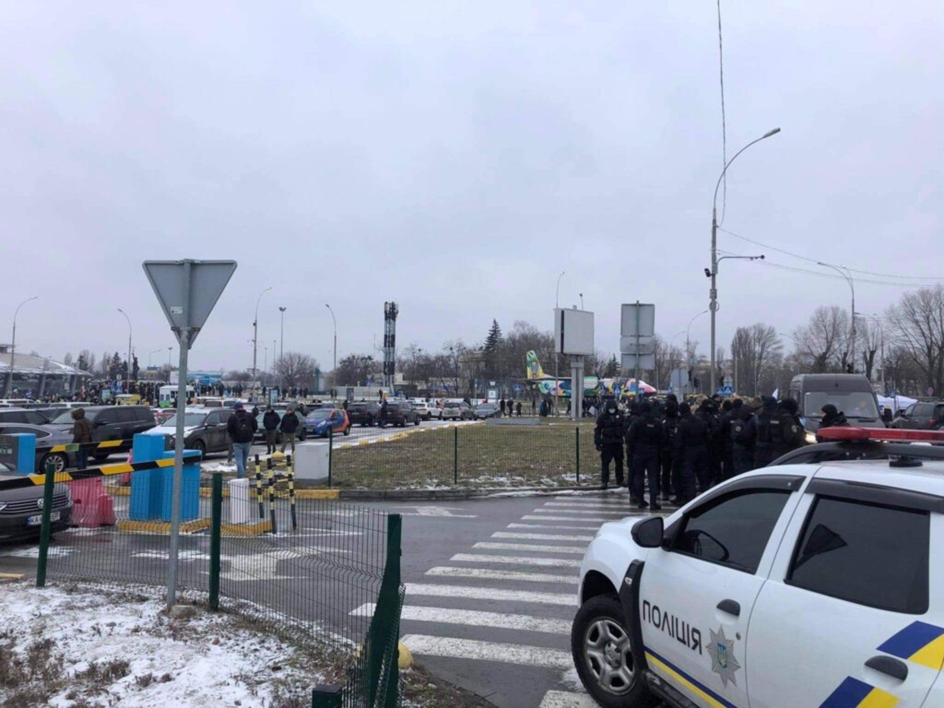 Активісти з Львівщини зустрічали Порошенка у Києві, фото Четверта студія