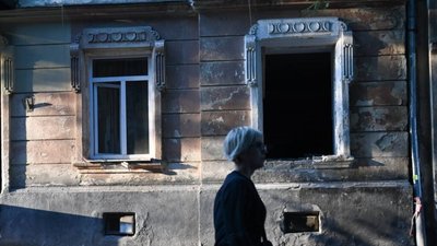 Нові фото наслідків обстрілу у Львові