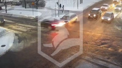 У Львові феєрично не розминулись автомобілі (ВІДЕО)