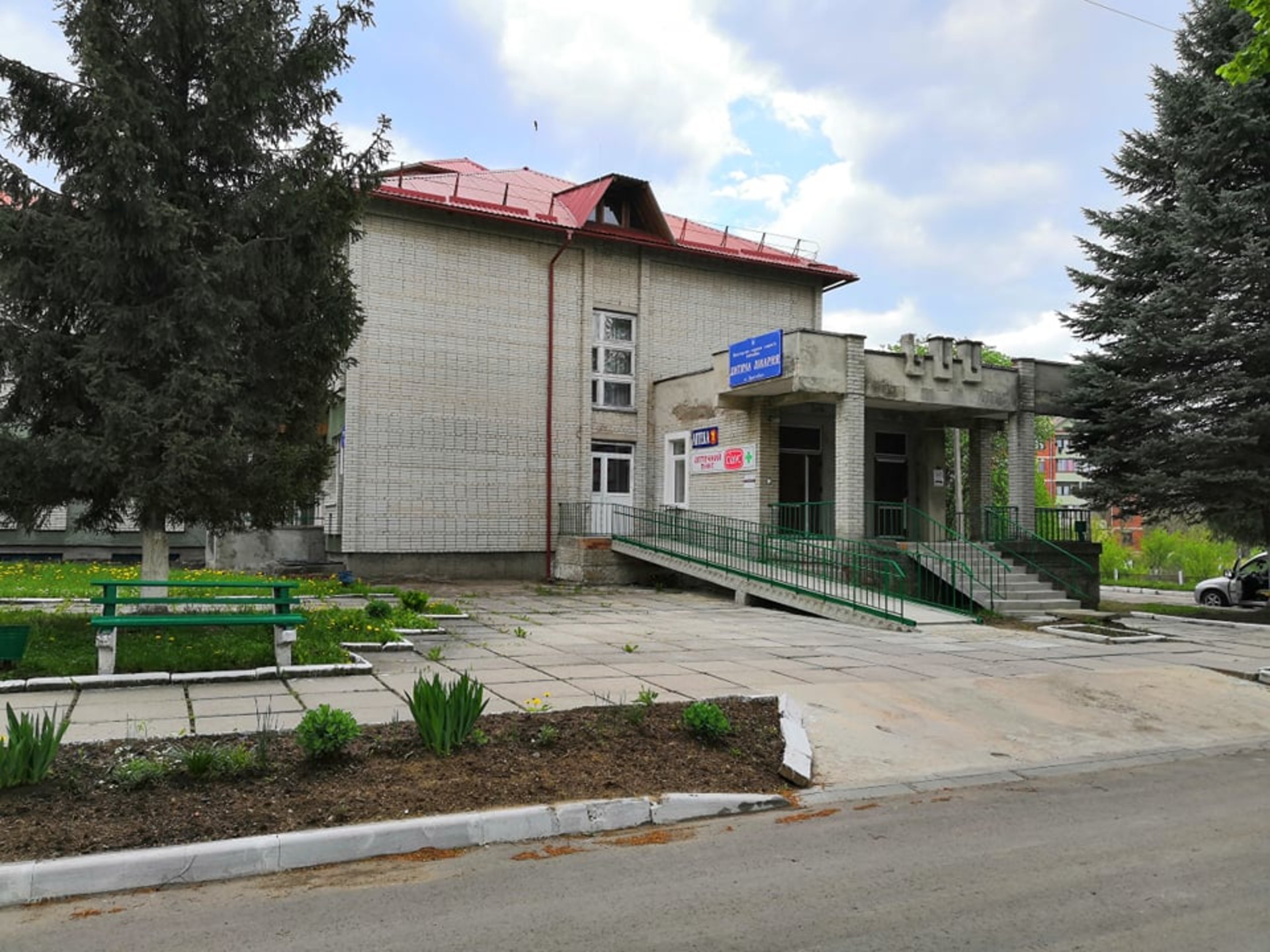 На Львівщині у лікарні побили вікна. Фото - прес-служба ДМР