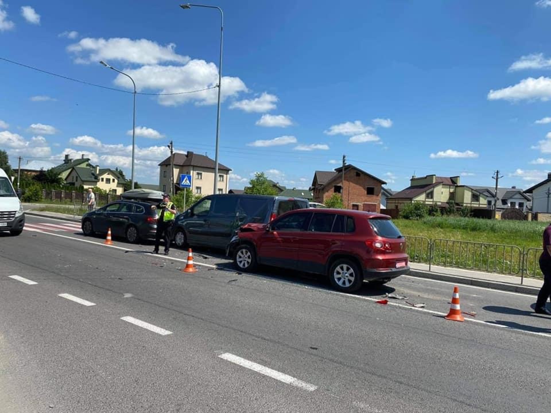 Біля Львова сталась аварія за участі кількох автомобілів, фото Варта-1