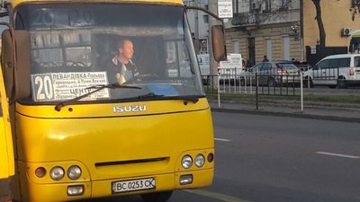 У Львові задимілась маршрутка (ВІДЕО)