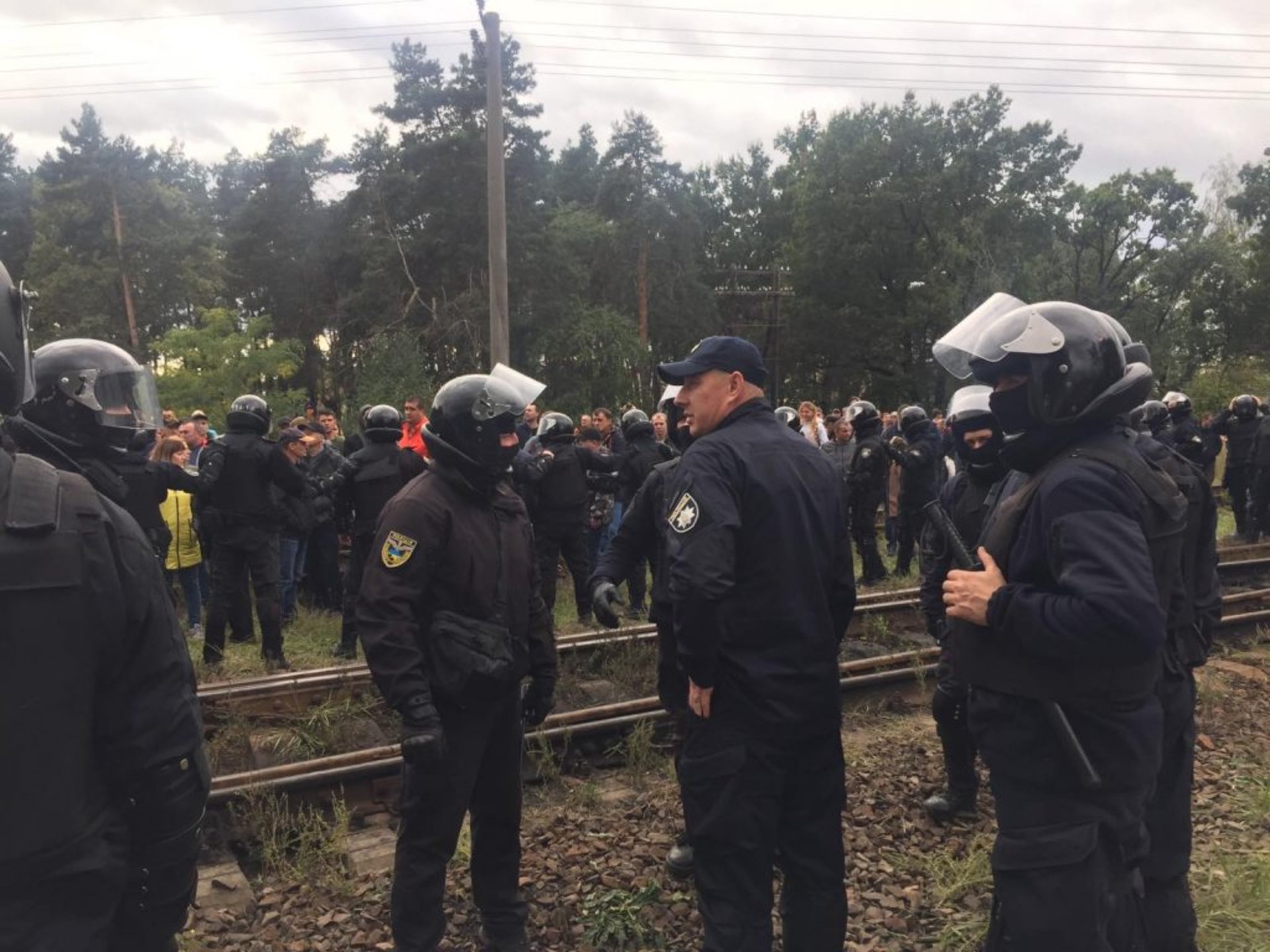 На Львівщині під час заходів з розблокування руху поїздів постраждало восьмеро поліцейських, - МВС