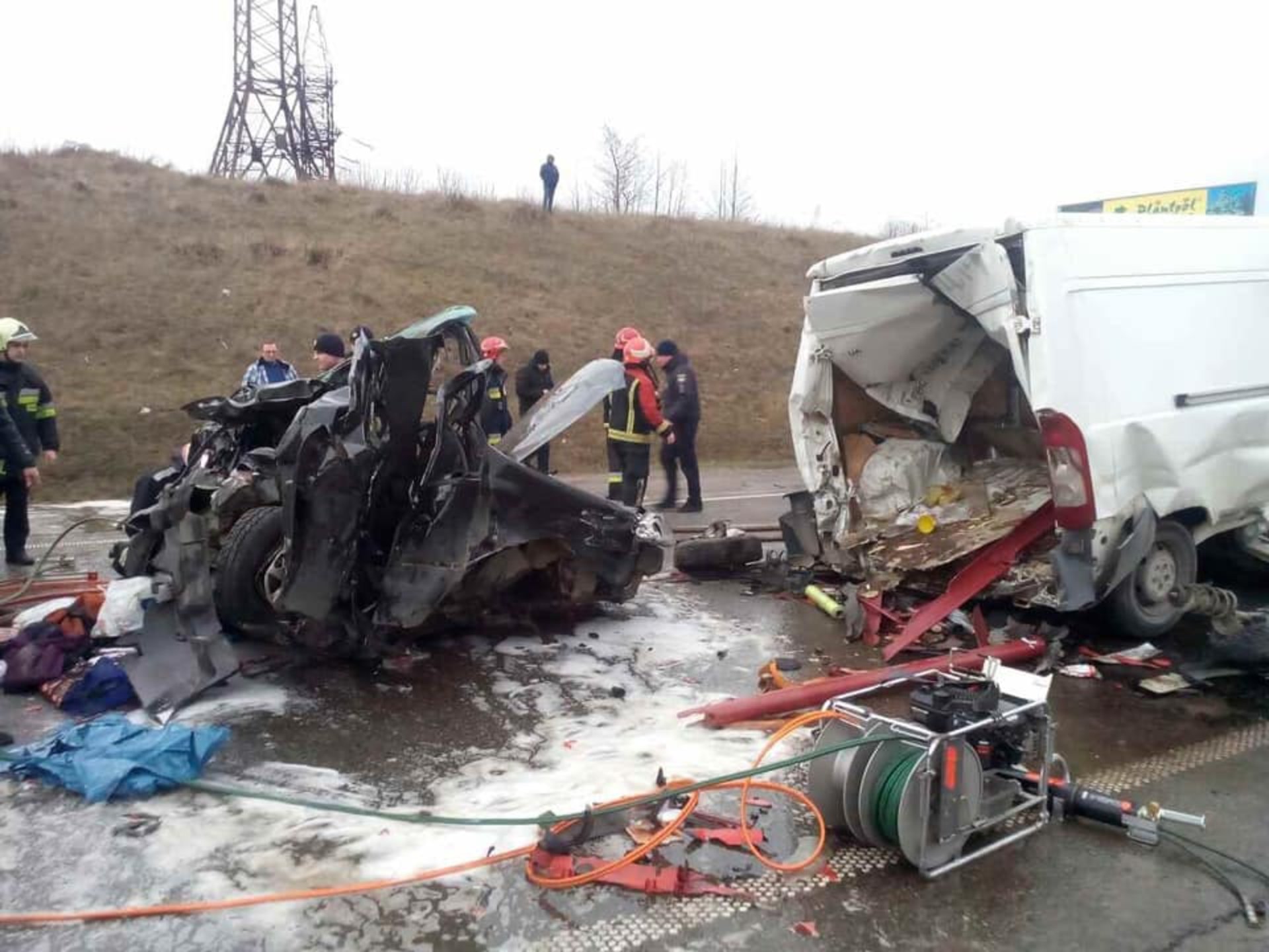 Біля Львова сталась жахлива аварія за участі шести автомобілів. Фото Варта-1