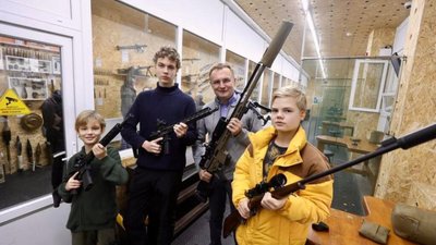 Садовий забив на Львів і катається Західною України