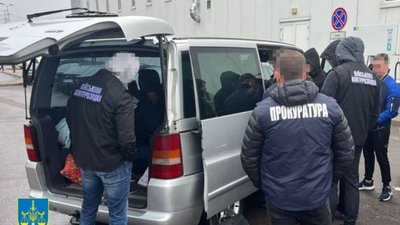 У Львові чоловік за 10 тис дол США обіцяв переправити через держкордон військовозобов’язаного