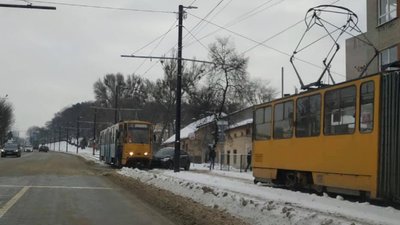 У Львові машина влетіла в трамвай