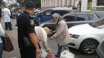Не торгуйте та не купуйте з рук – у Львові поліцейські проводять роз’яснювальну роботу з вуличними торговцями