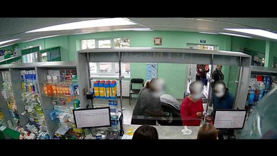 У Новому Роздолі 46-річний чоловік хотів пограбувати відвідувачку аптеки